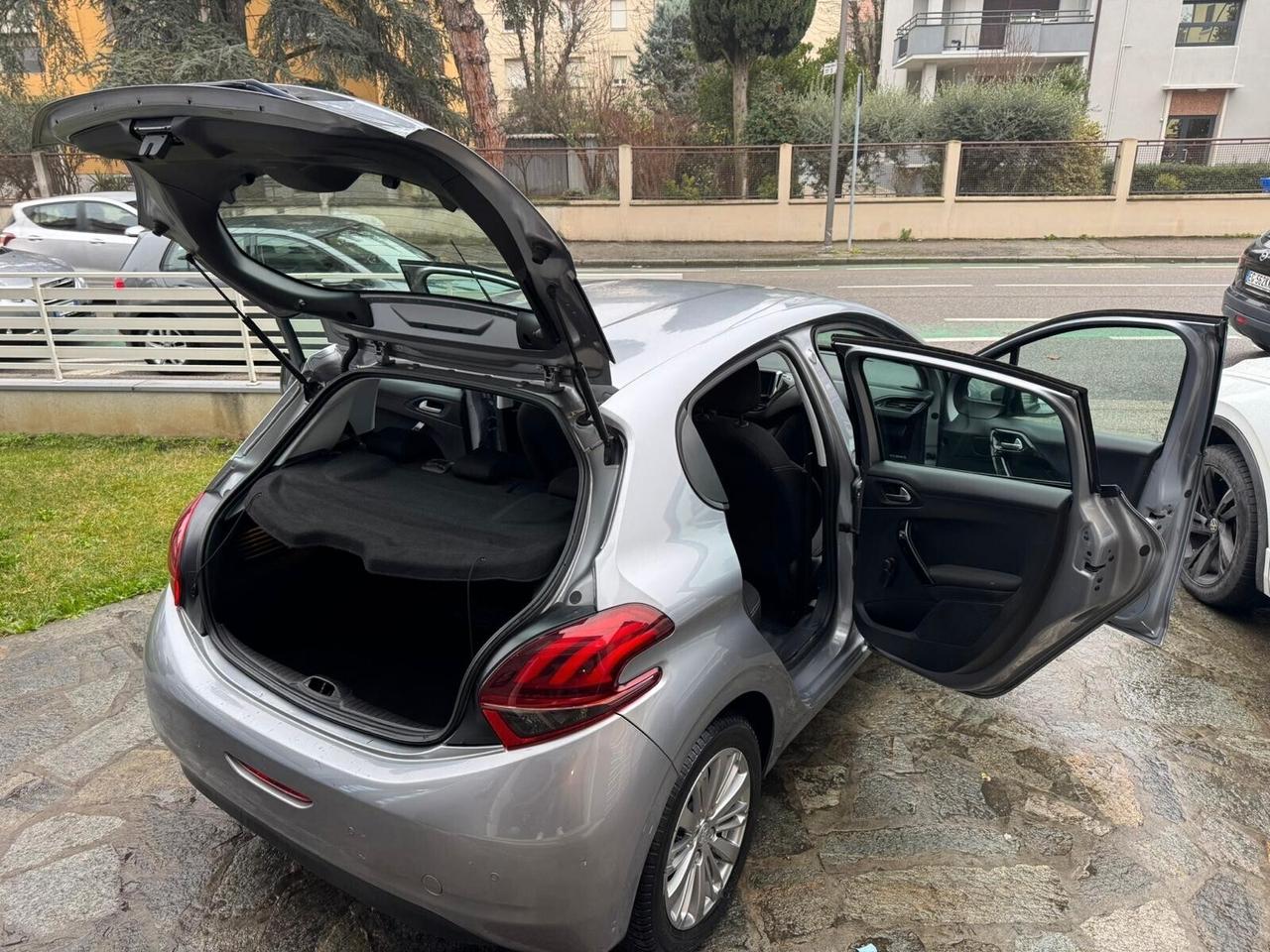 PEUGEOT 208 PureTech 82 5p ALLURE NEOPAT