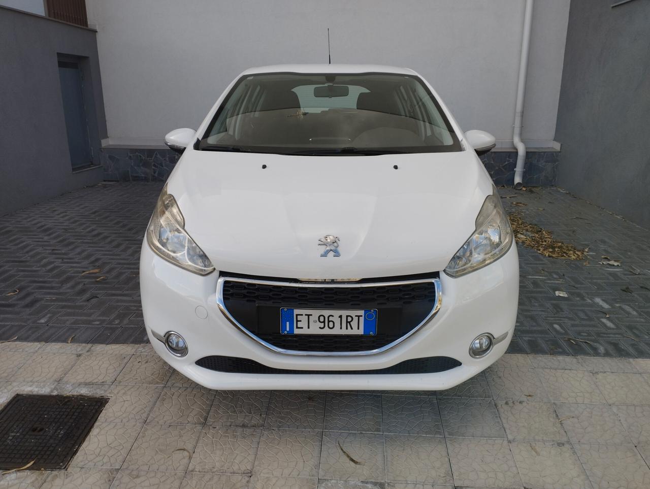 Peugeot 208 1.4 HDi 68 CV 5 porte Allure