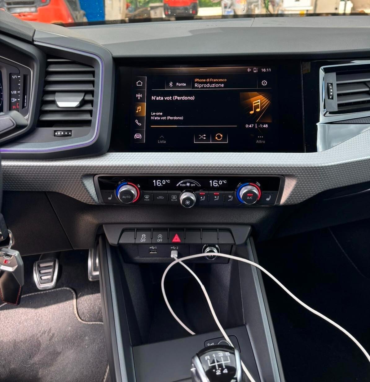 Audi A1 SPB 25 TFSI S line edition interno esterno luci ambient