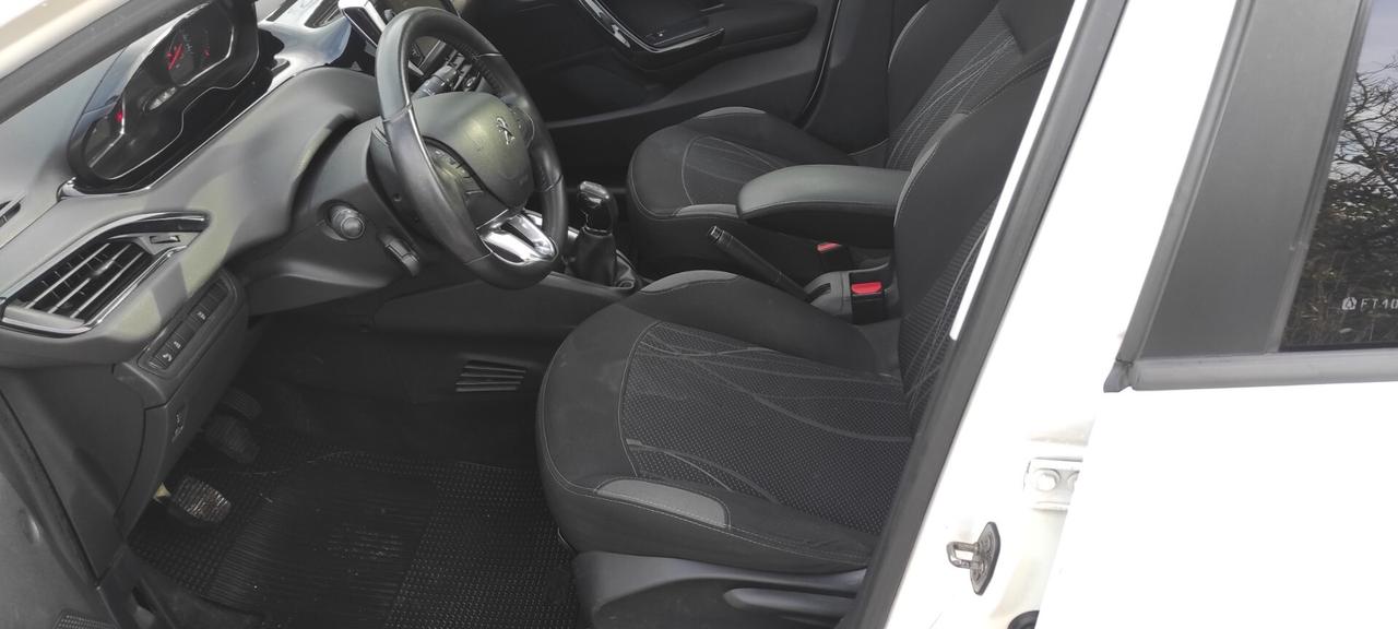 Peugeot 208 1.4 HDi 68 CV 5 porte Allure
