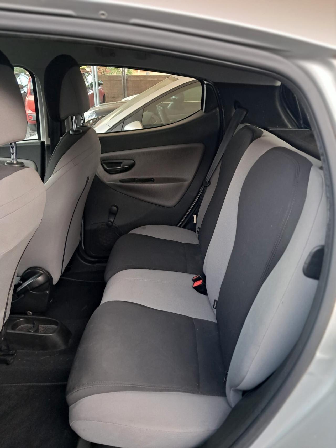 Lancia Ypsilon 1.2 69 CV 5 porte Silver