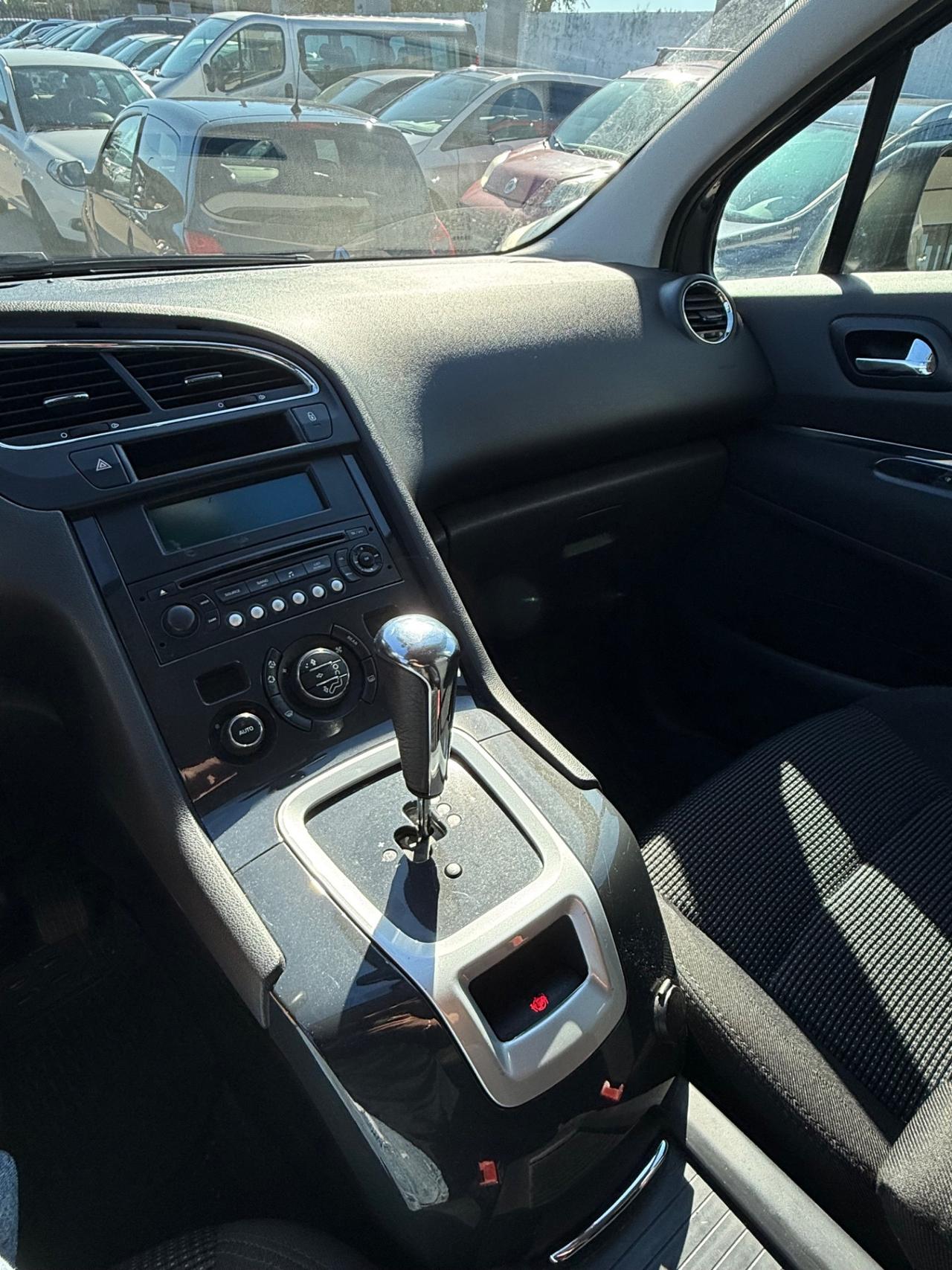 Peugeot 5008 1.6 gancio traino 7 posti