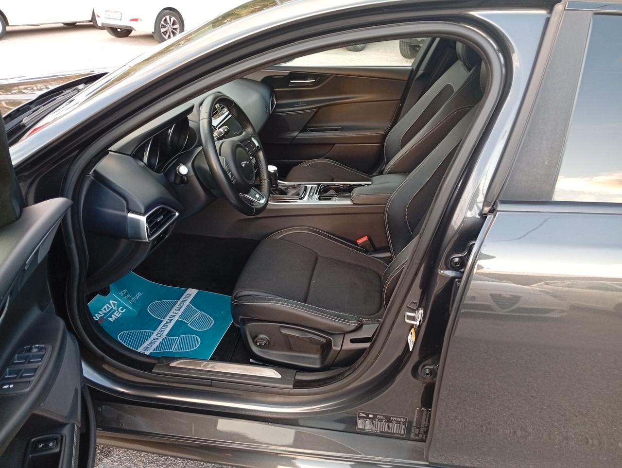 Jaguar XE 2.0 D Turbo Portfolio