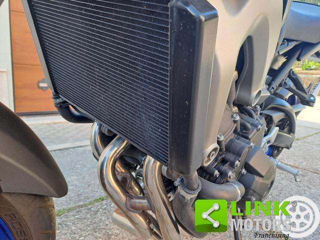 YAMAHA MT-09 .