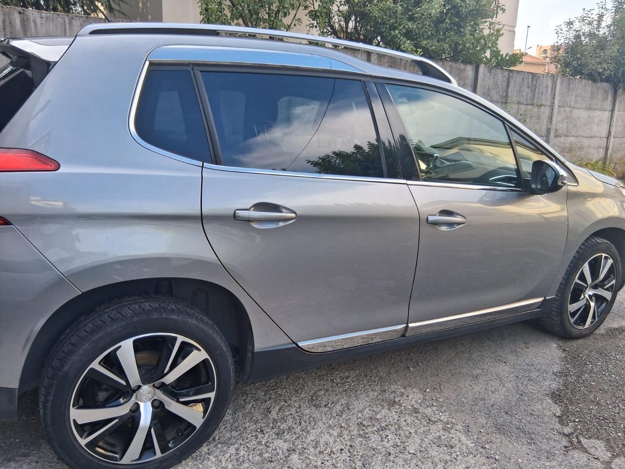 Peugeot 2008 1.6 e-HDi 92 CV Stop&Start Urban Cross