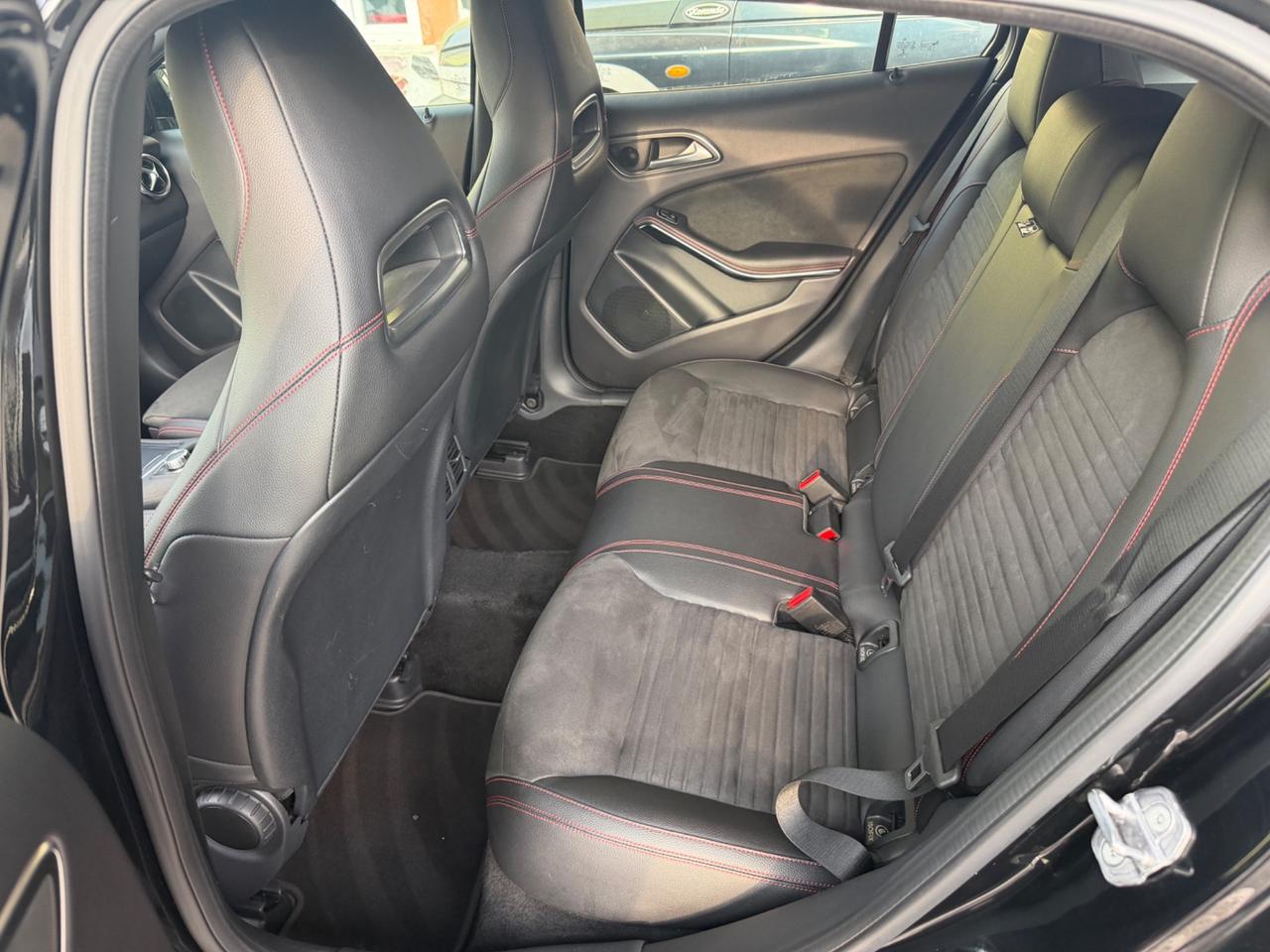 Mercedes GLA 200 d Autom. 4Matic Premium AMG