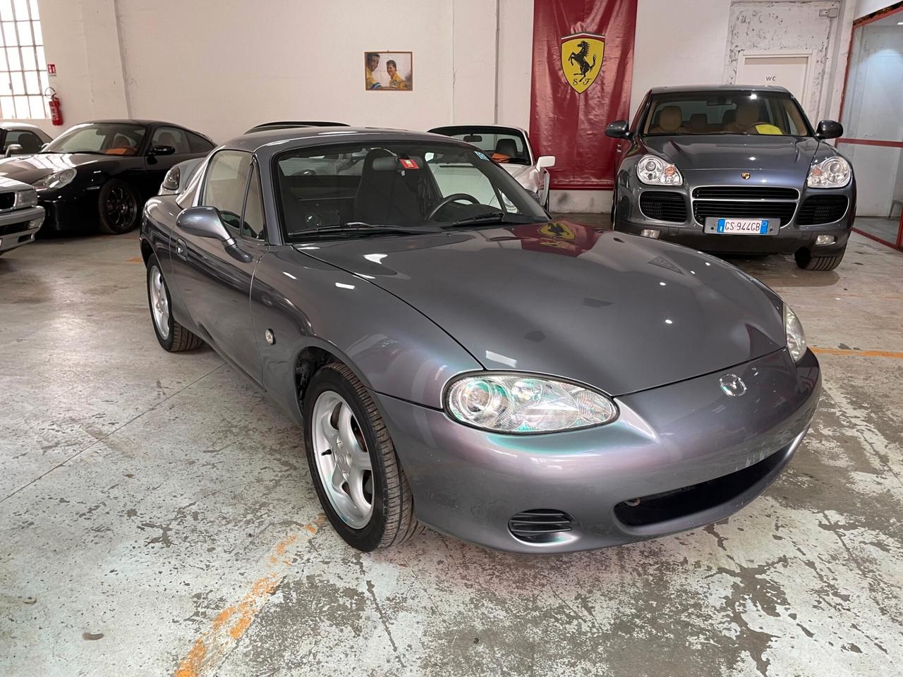 Mazda MX-5 1.6i 16V con HARD-TOP!!!