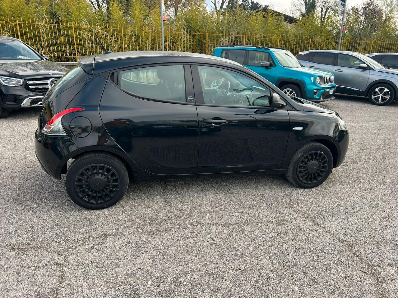 Lancia Ypsilon 1.0 FireFly 5 porte S&S Hybrid Ecochic