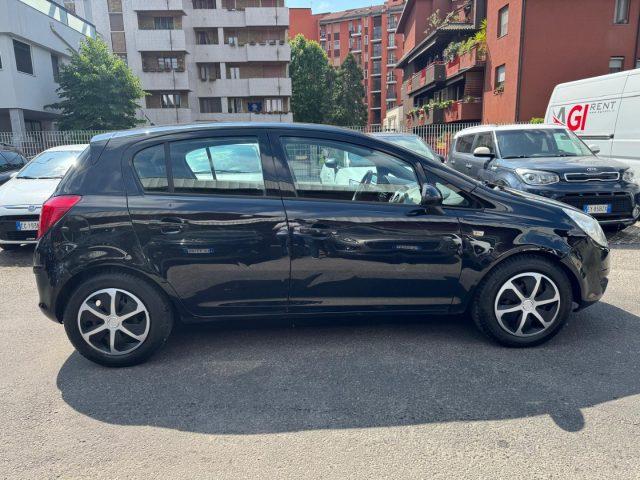 OPEL Corsa 1.2 5 porte Cosmo