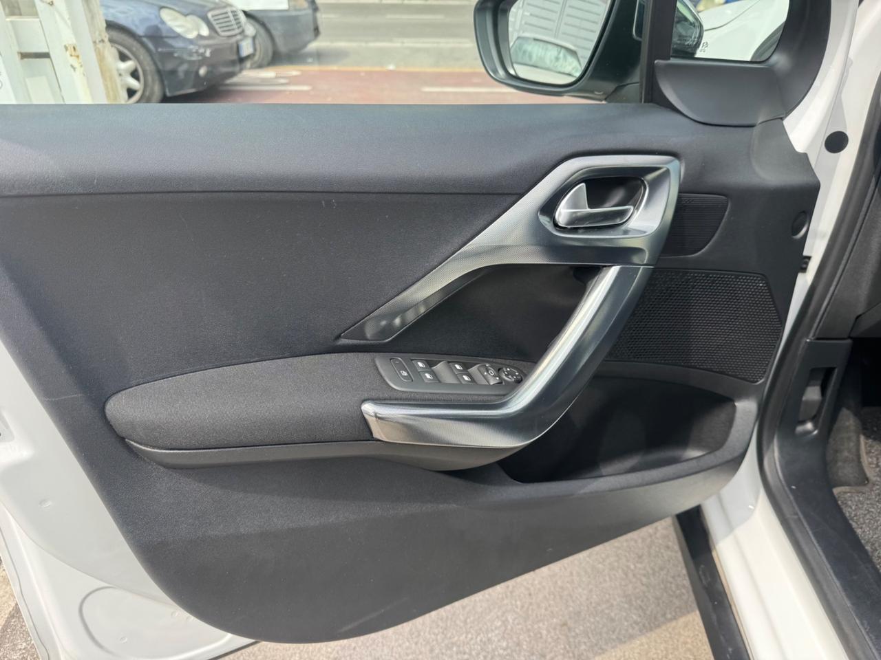 Peugeot 2008 1.2 BENZINA 82CV Allure 2016