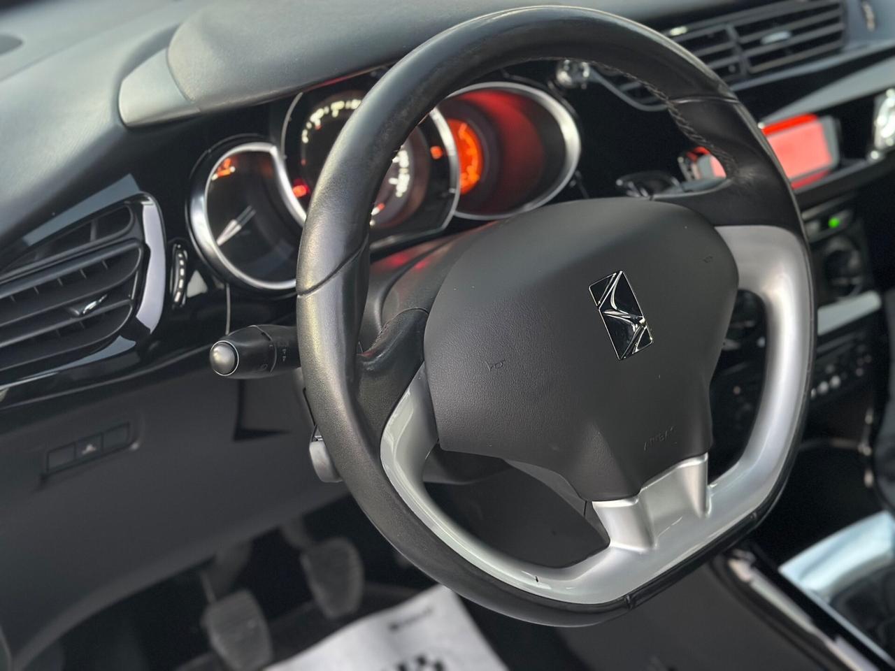 Citroen Ds DS3 2010 1.4 Benzina 95 CV Chic bi-colore