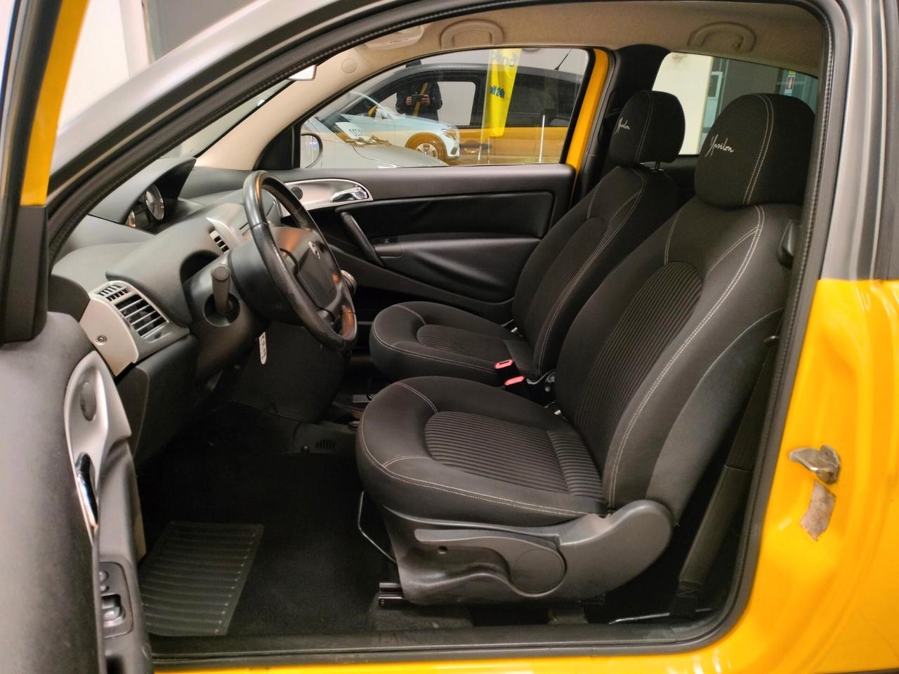 Lancia Ypsilon 1.4 16V Sport MomoDesign
