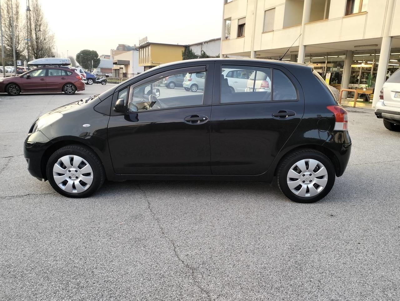 Toyota Yaris 1.0 5 porte Sol