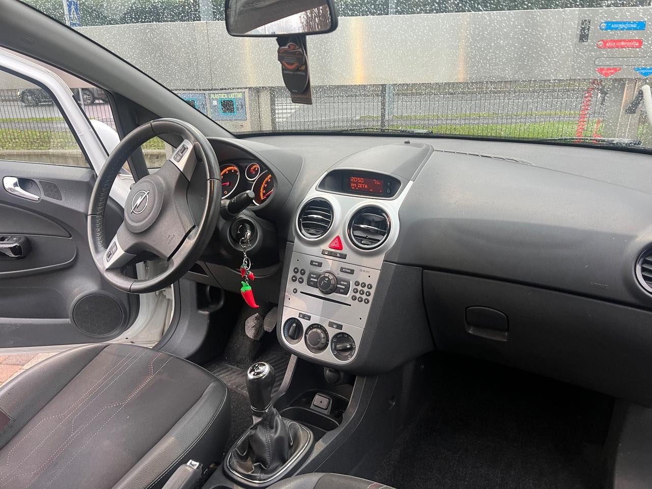 Opel Corsa 1.2 3 porte b-color