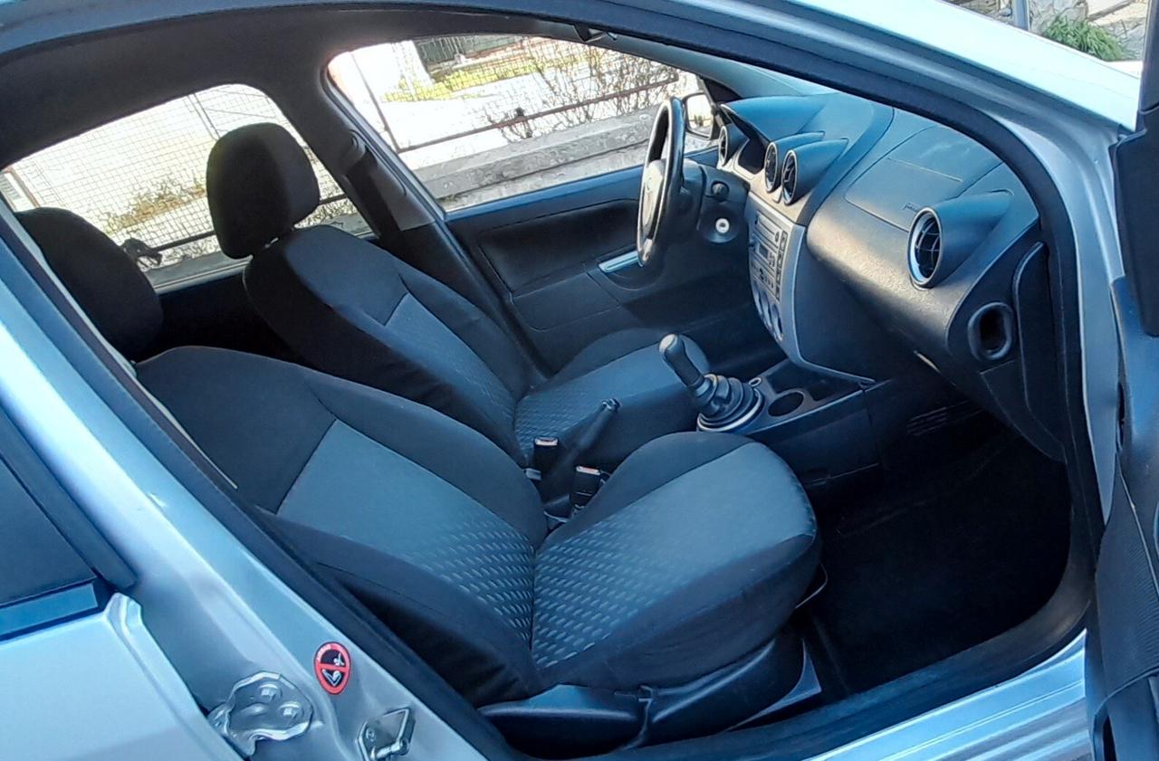 Ford Fiesta 1.4 16V 5p. Ghia