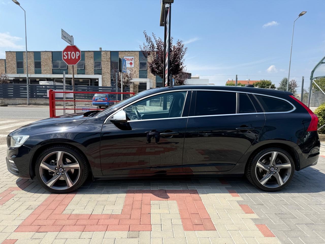 Volvo V60 D4 Geartronic R-design-181CV UNIC PROPRIETARIO