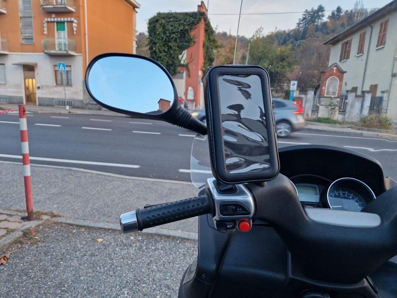 Piaggio MP3 due ruote anteriori, bauletto parabrezza