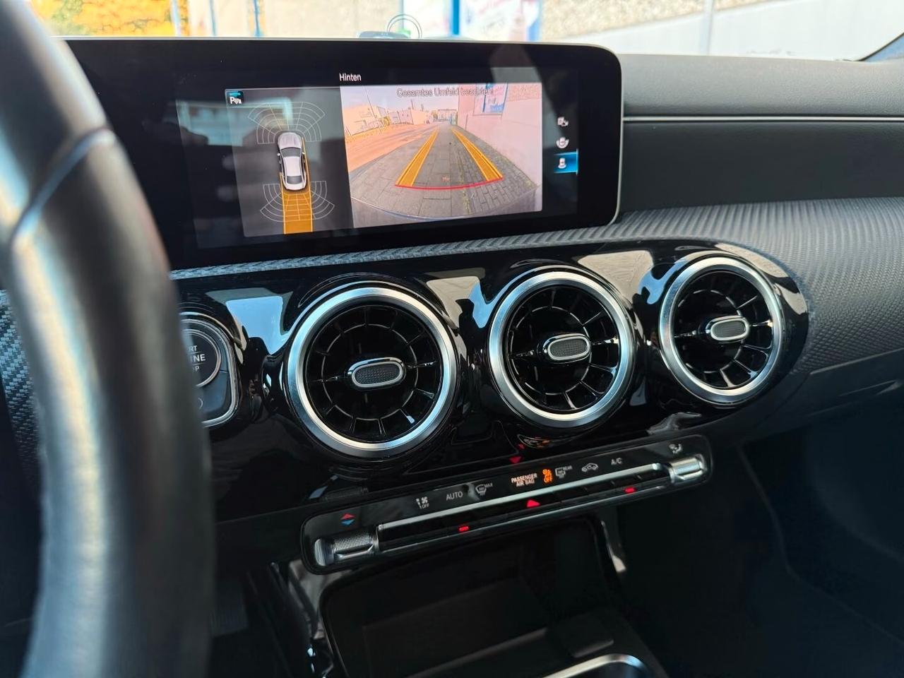 Mercedes-benz CLA 180 d Coupé Telecamera LED ParkAssist Navigazione