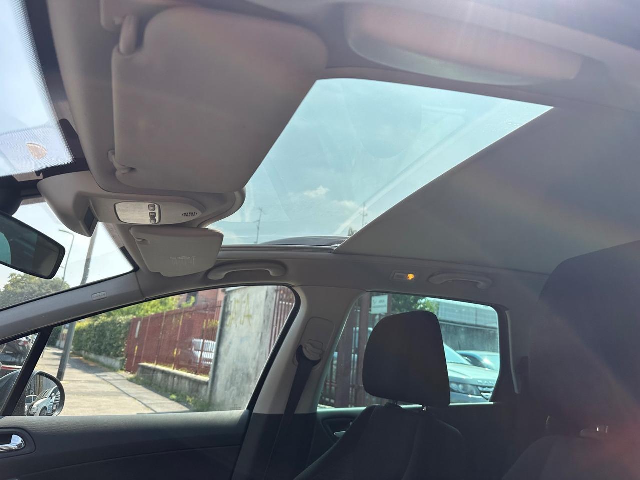 Peugeot 308 1.6 8V HDi 112CV SW Ciel Sportium