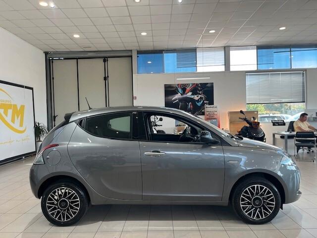 Lancia Ypsilon 1.0 firefly hybrid Silver *18.000 KM*