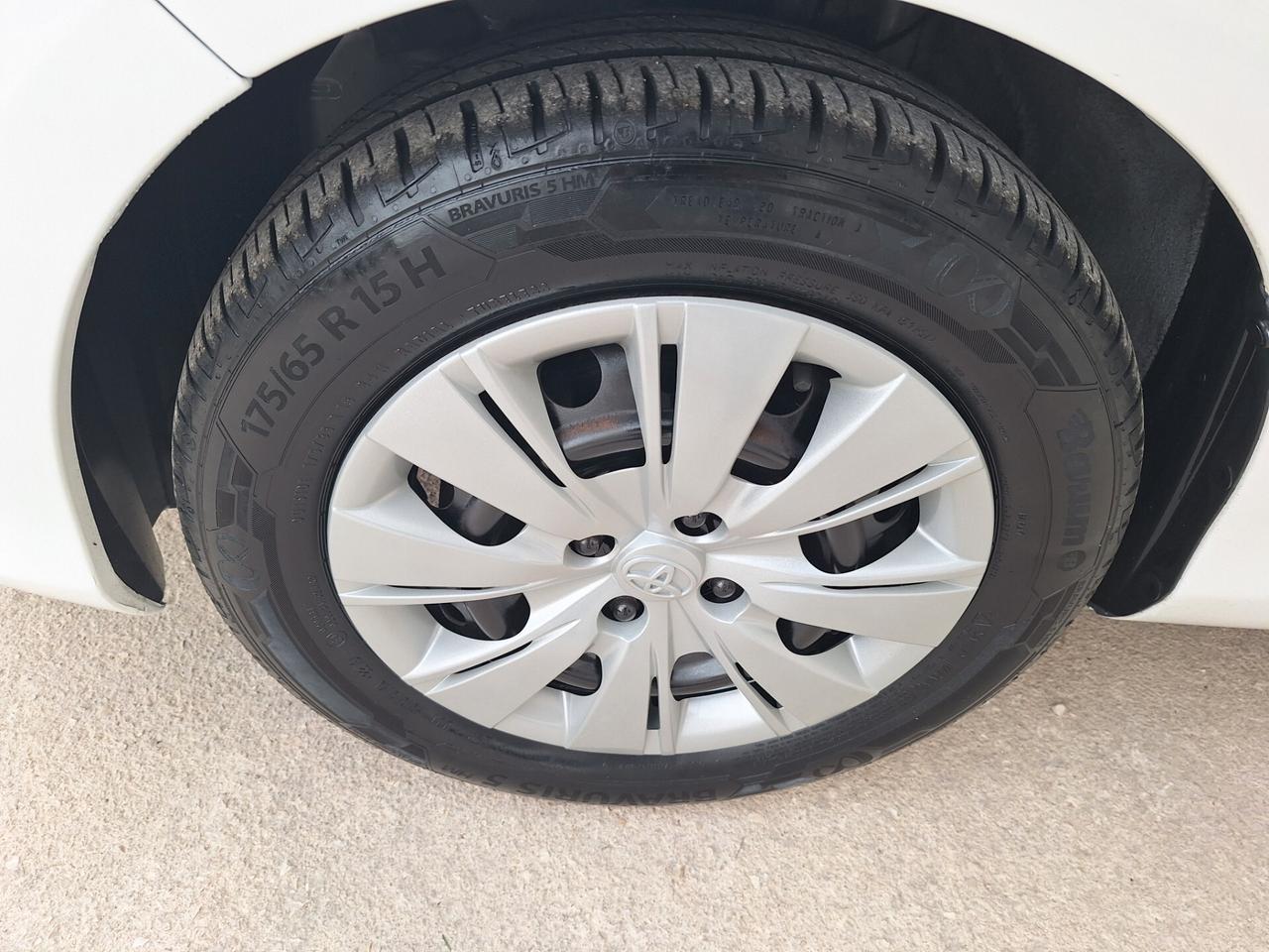 Toyota Yaris 1.0 BENZINA 5 PORTE"PERFETTA" 2013