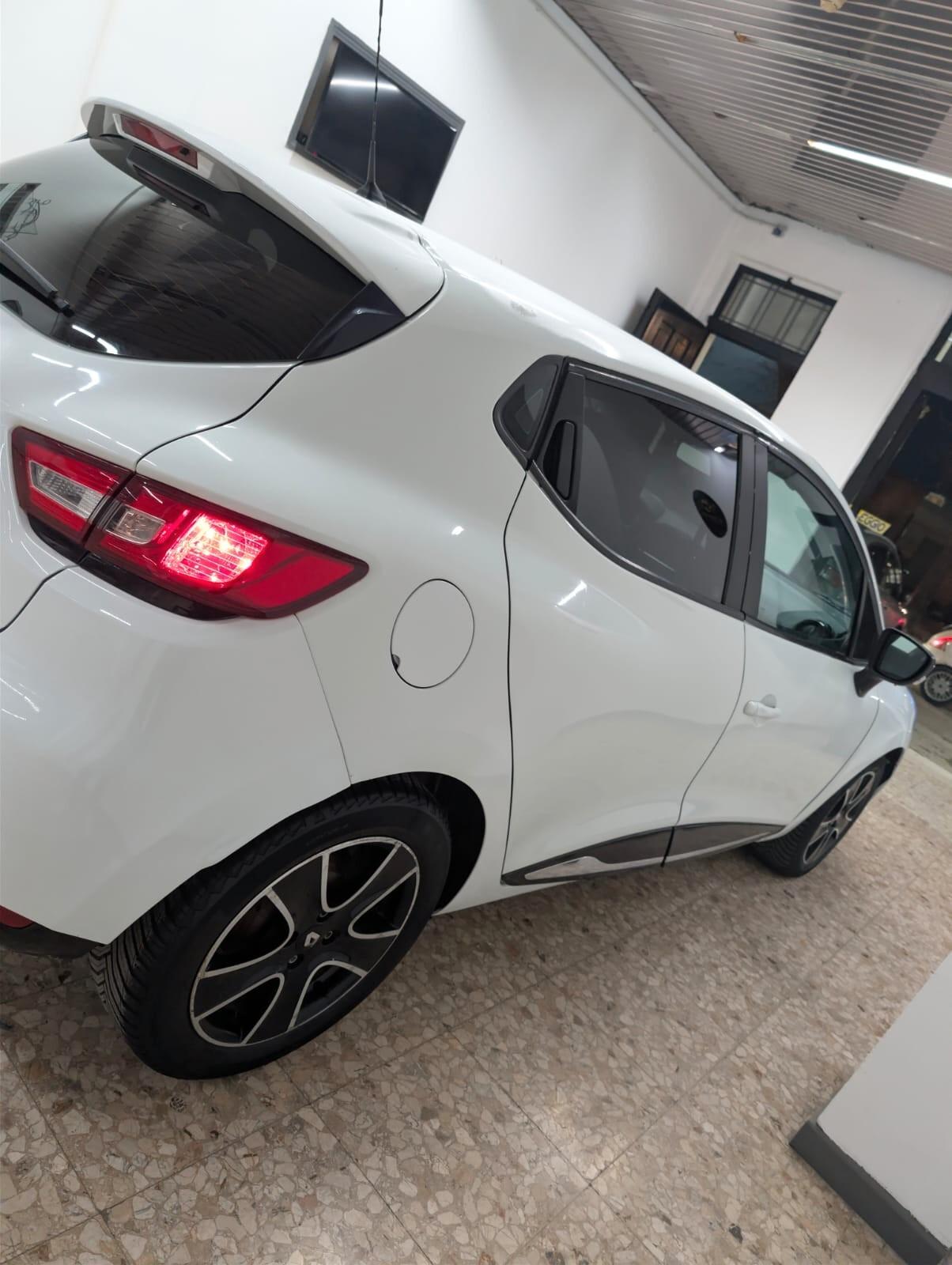 Renault Clio 2015 Bicolore LED - Full Opt. - Pronta Consegna Neopatentati