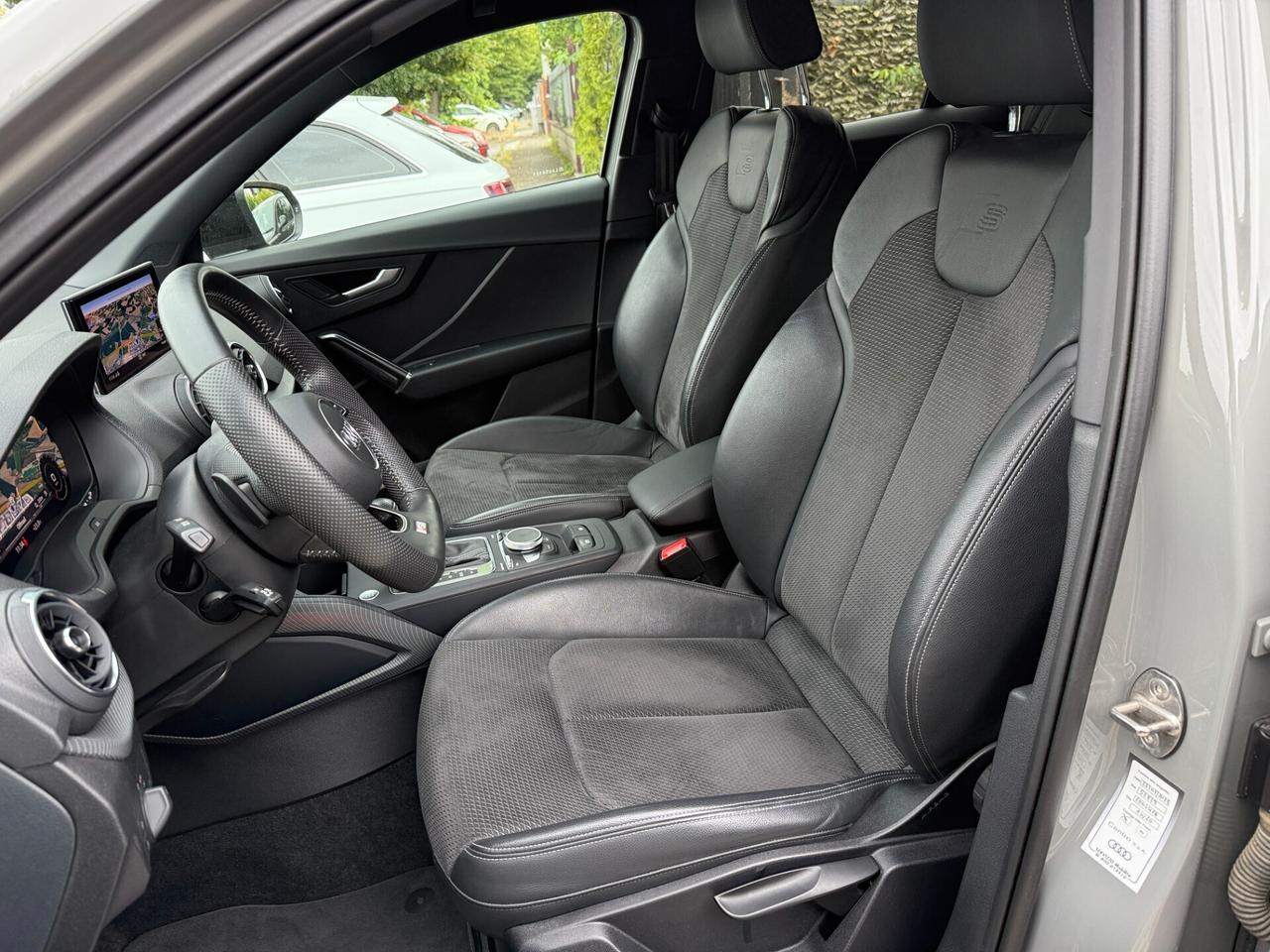 Audi Q2 40 TFSI S tronic Identity Black S Line QUATTRO