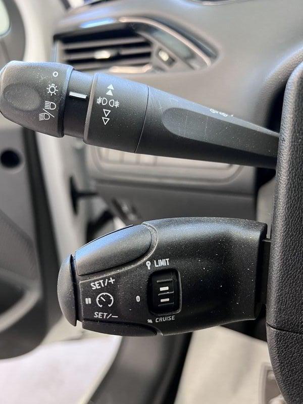 Peugeot 208 BlueHDi 100 S&S 5p. Mix