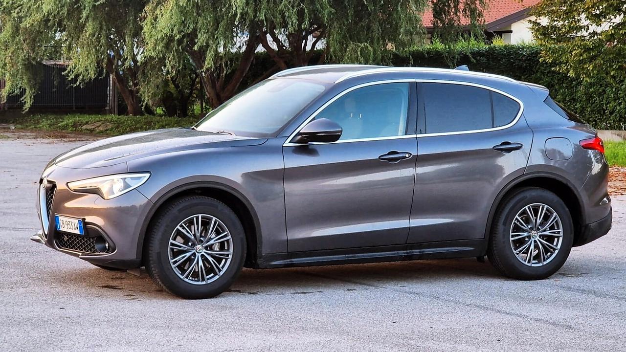 Alfa Romeo Stelvio 2.2 Turbodiesel 160 CV AT8 RWD Sport-Tech