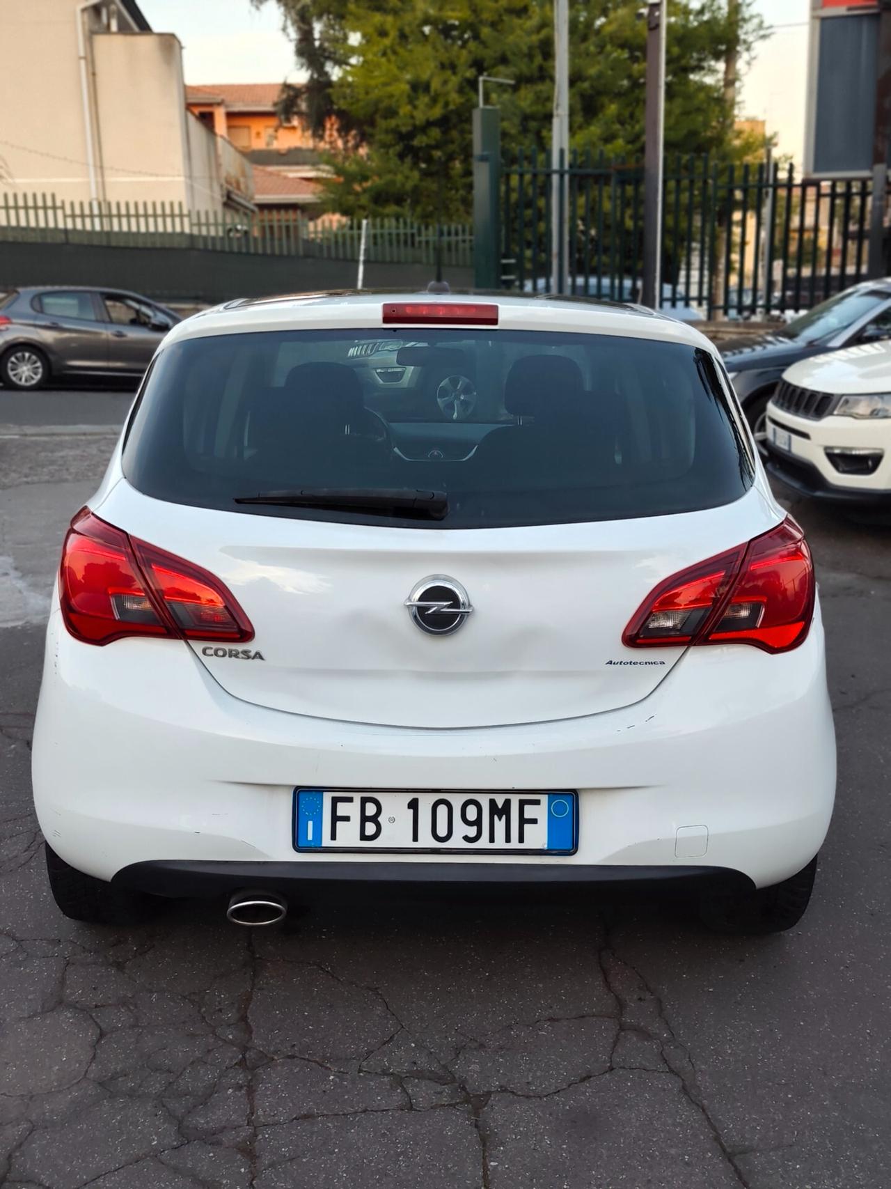 Opel Corsa 1.2 5 porte b-Color