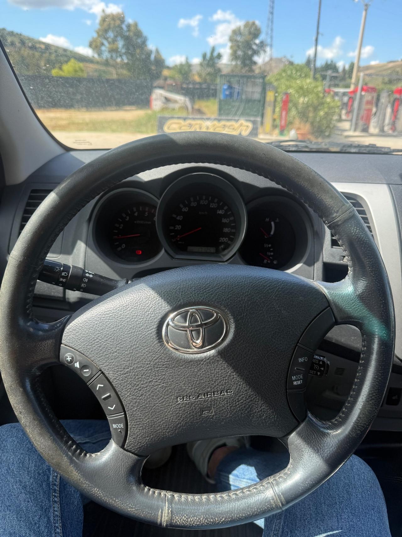 Toyota Hilux 3.0 D-4D 4WD 4p. Doub. Cab SR+
