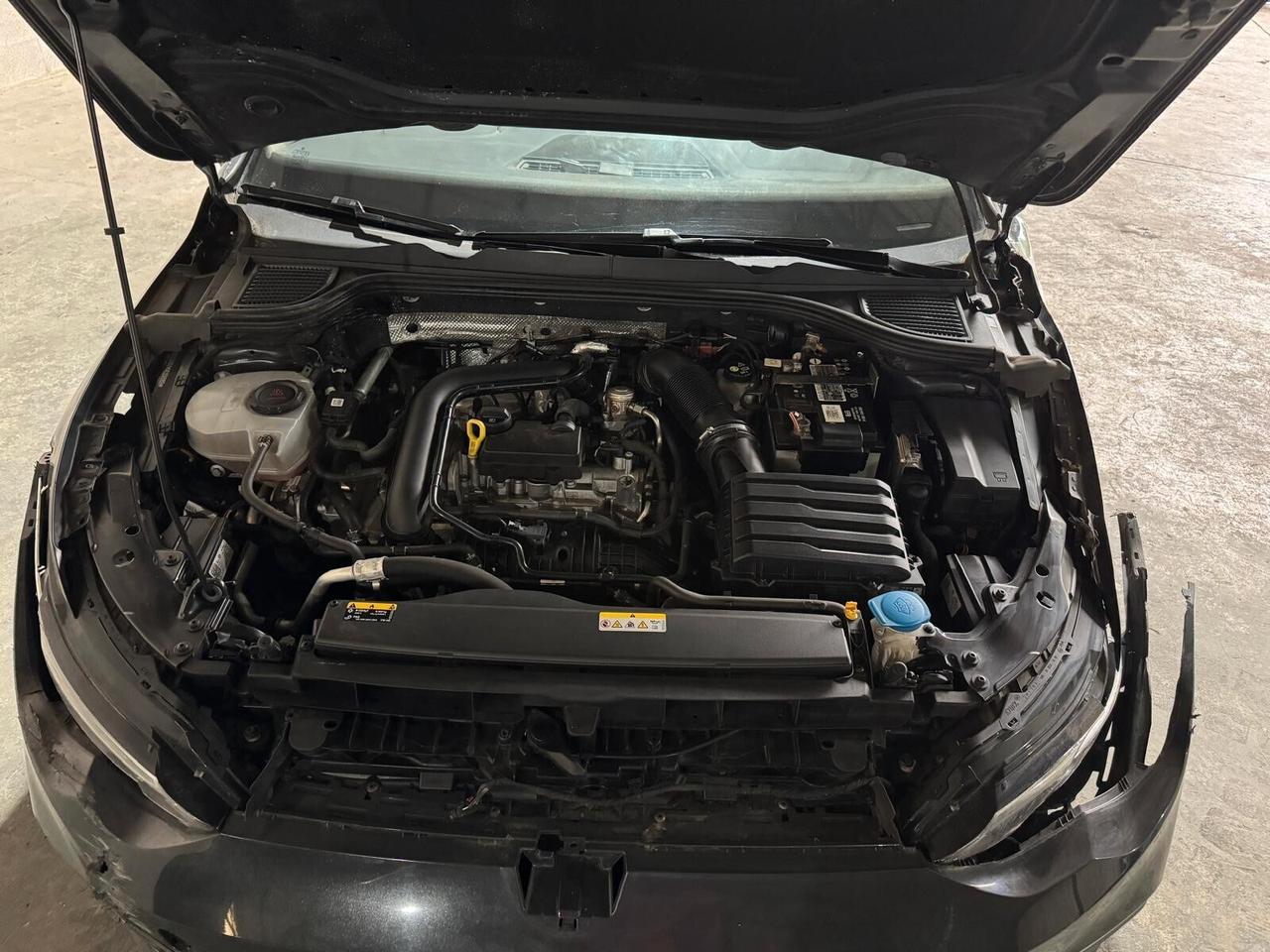 Volkswagen Golf 1.0 etsi 110cv dsg INCIDENTATA