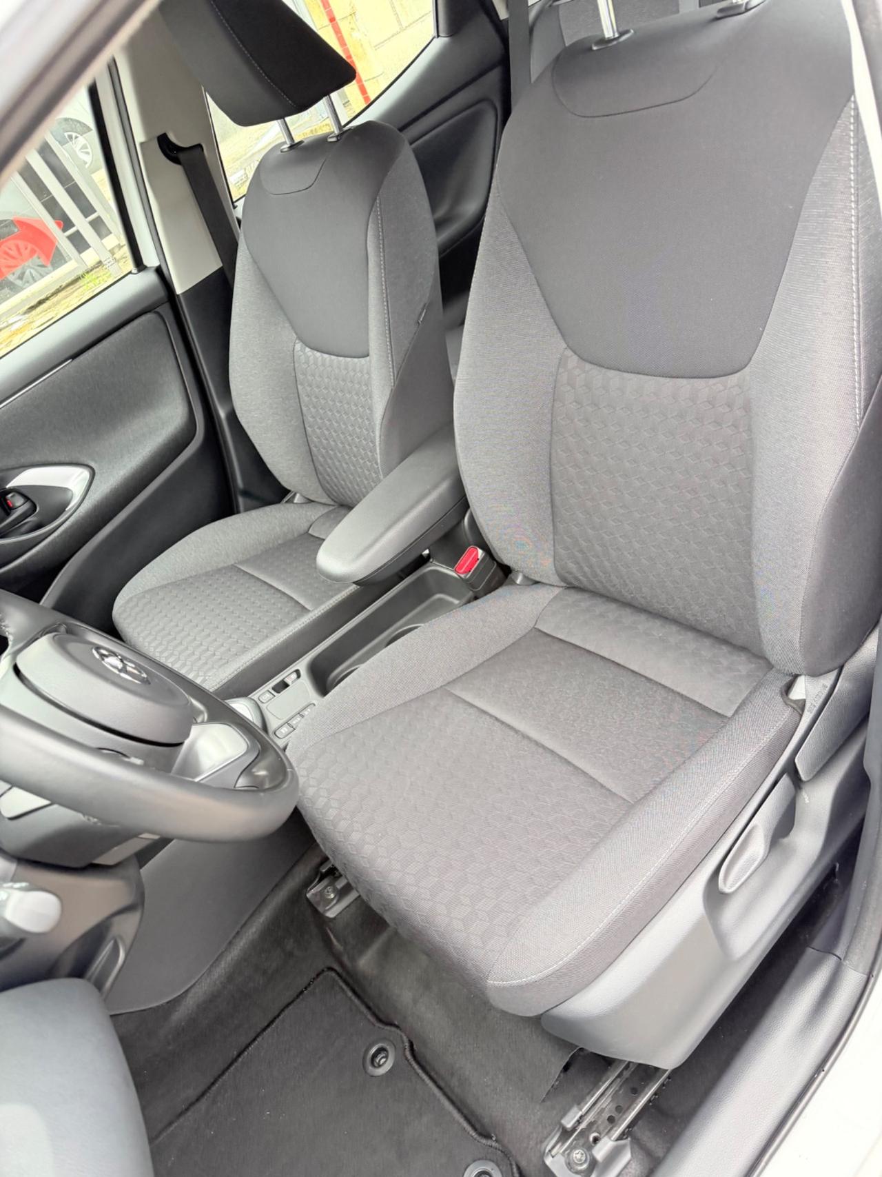 Toyota Yaris 1.5 Hybrid 5 porte Business