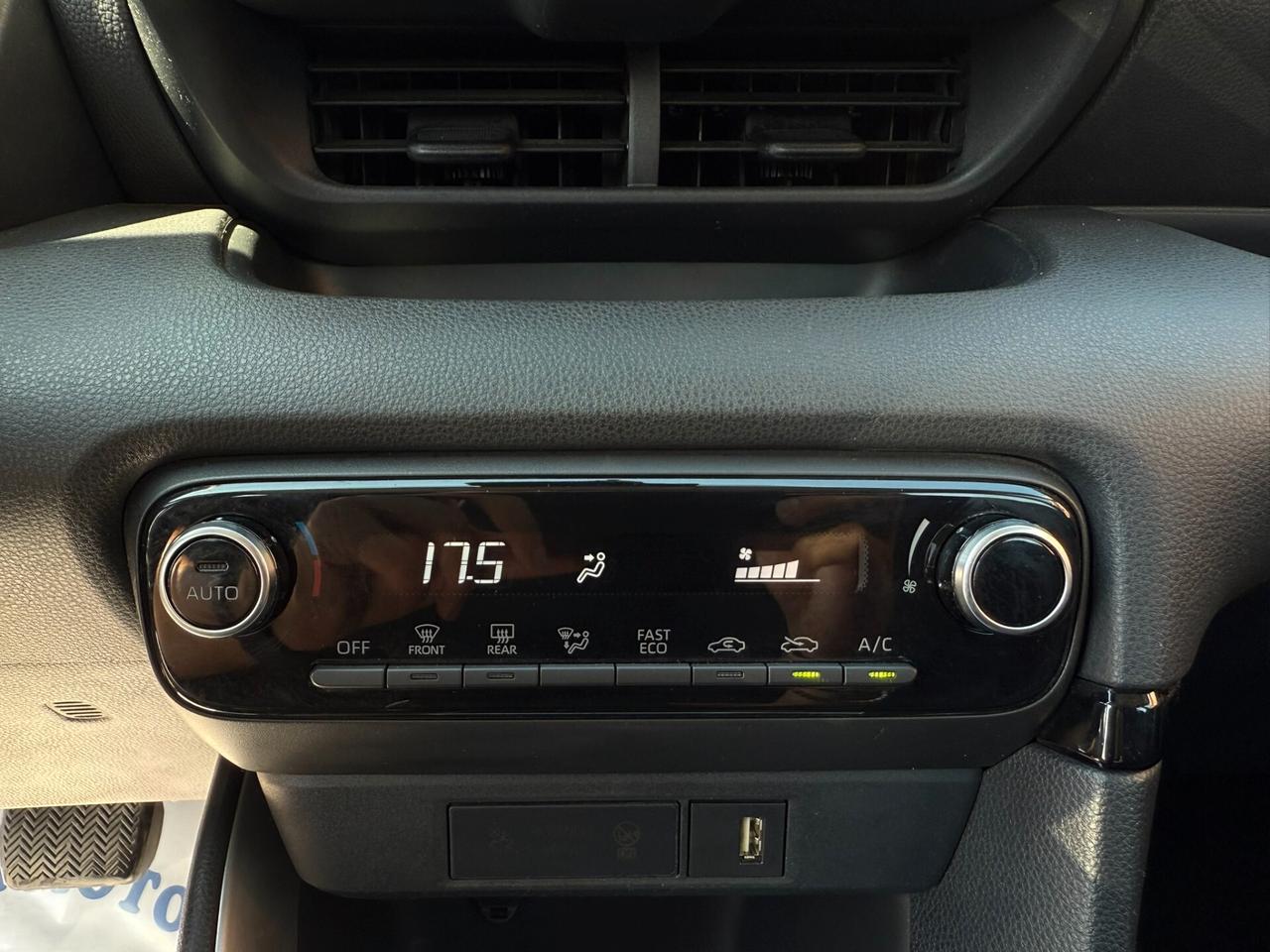 Toyota Yaris 1.5 Hybrid 92CV Automatic - 2021