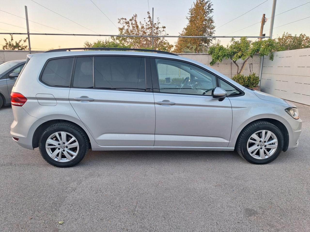 Volkswagen Touran 2.0 TDI 150cv Business NAV+RETROCAM. 2019