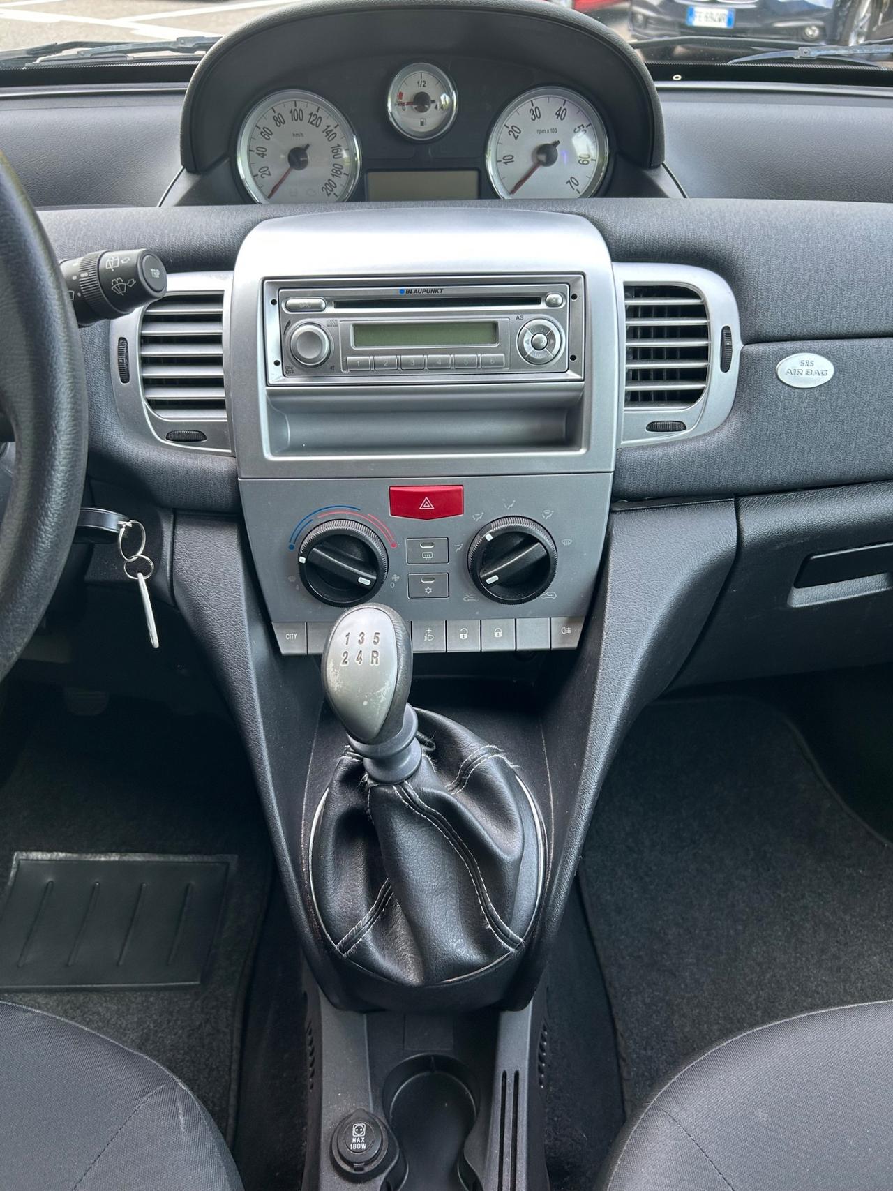 Lancia Ypsilon 1.2 69 CV Platinum * Neo patentati *