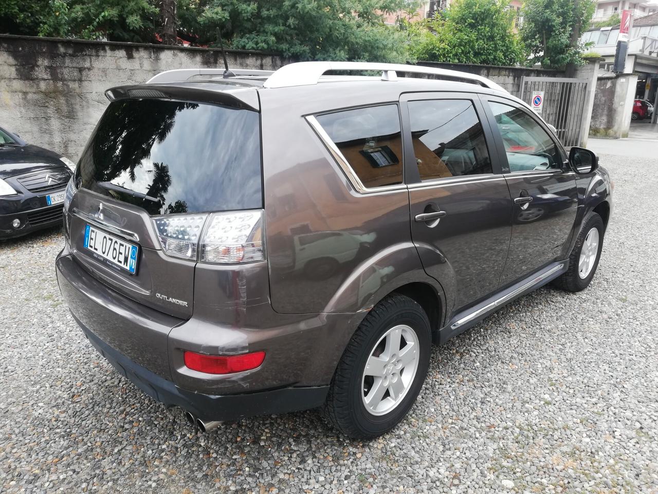 Mitsubishi Outlander 2.2 DI-D 4x4 - 2011