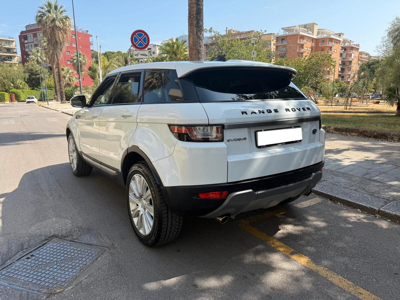 Land Rover Range Evoque 2.0 eD4 5p. Business Edition Premium Pure