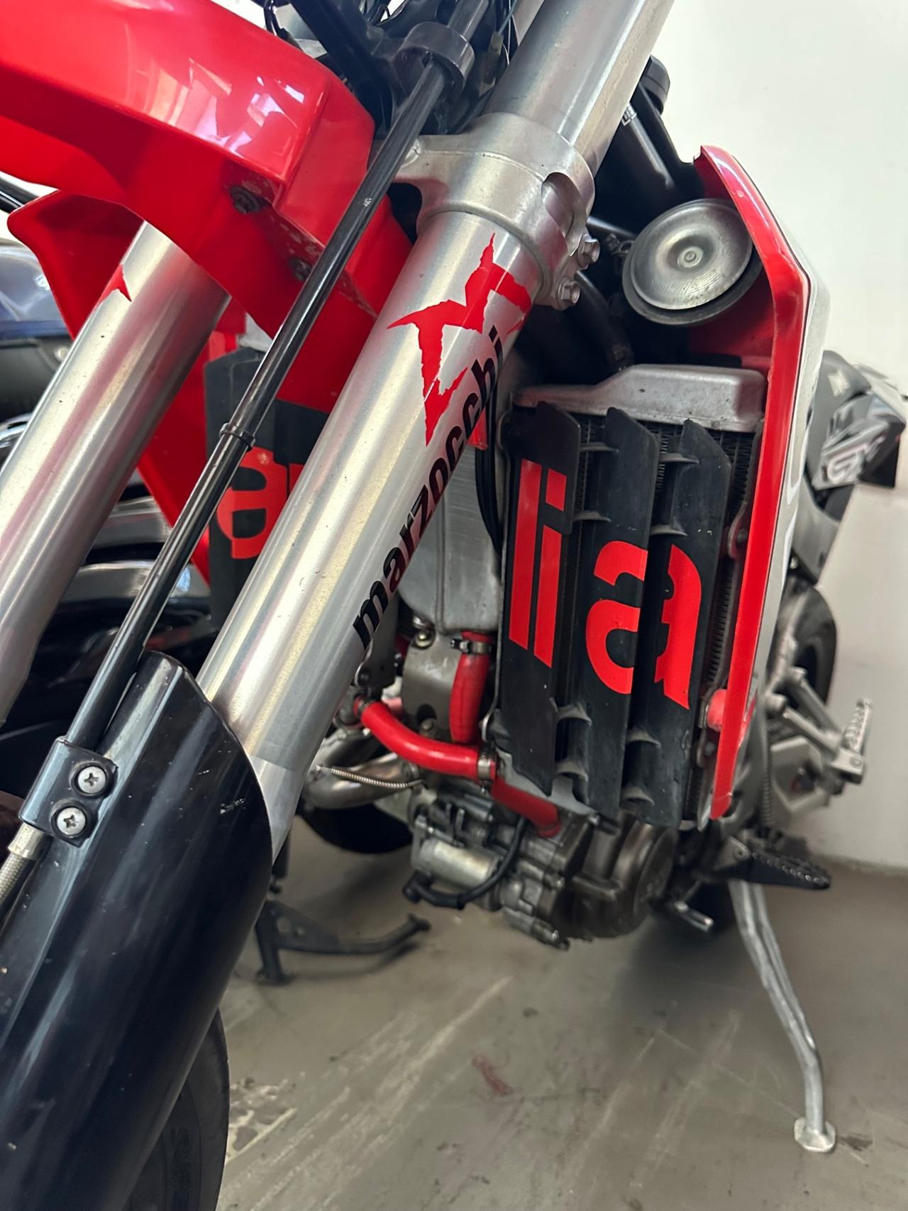 APRILIA SXV 550
