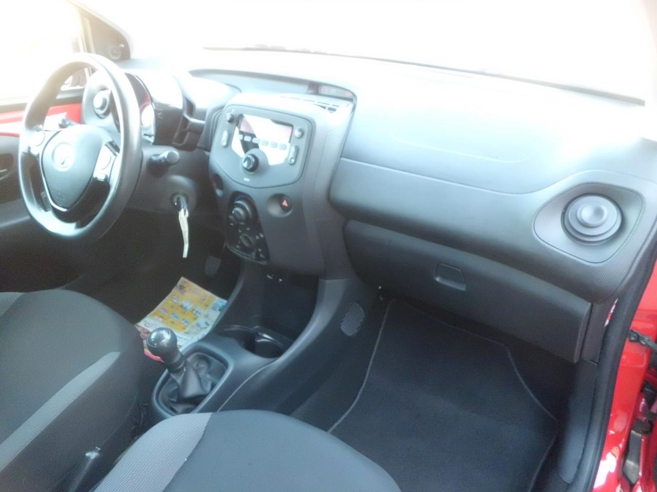 Toyota Aygo Connect 1.0 VVT-i 72 CV 5 porte x-clusiv red style MMT