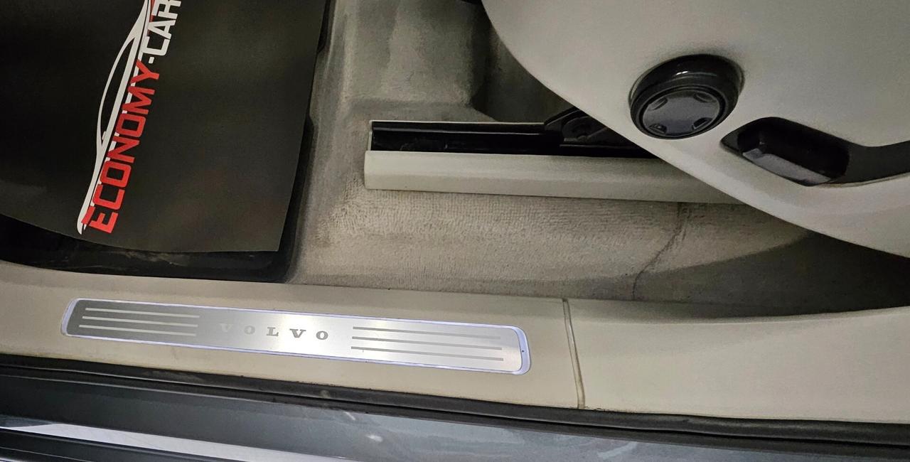 Volvo XC 90 XC90 D5 AWD Geartronic Inscription TETTO