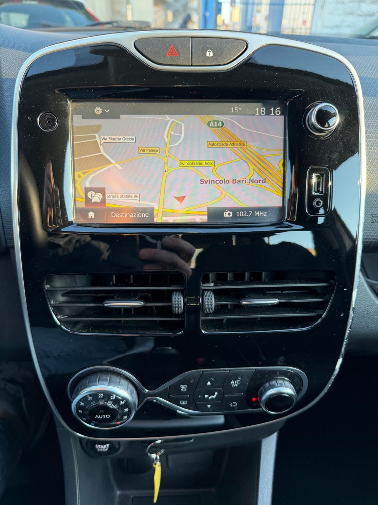 Renault Clio 1.2 benzina 75 cv 2015 navi retroc