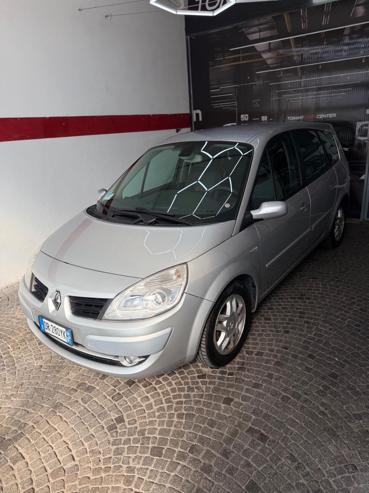 Renault Scenic Grand Scénic 1.9 dCi/130CV PlayStation Portable
