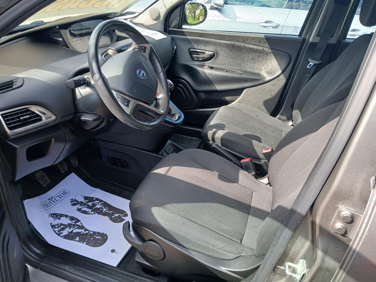 Lancia Ypsilon 1.2 69 CV 5 porte Gold