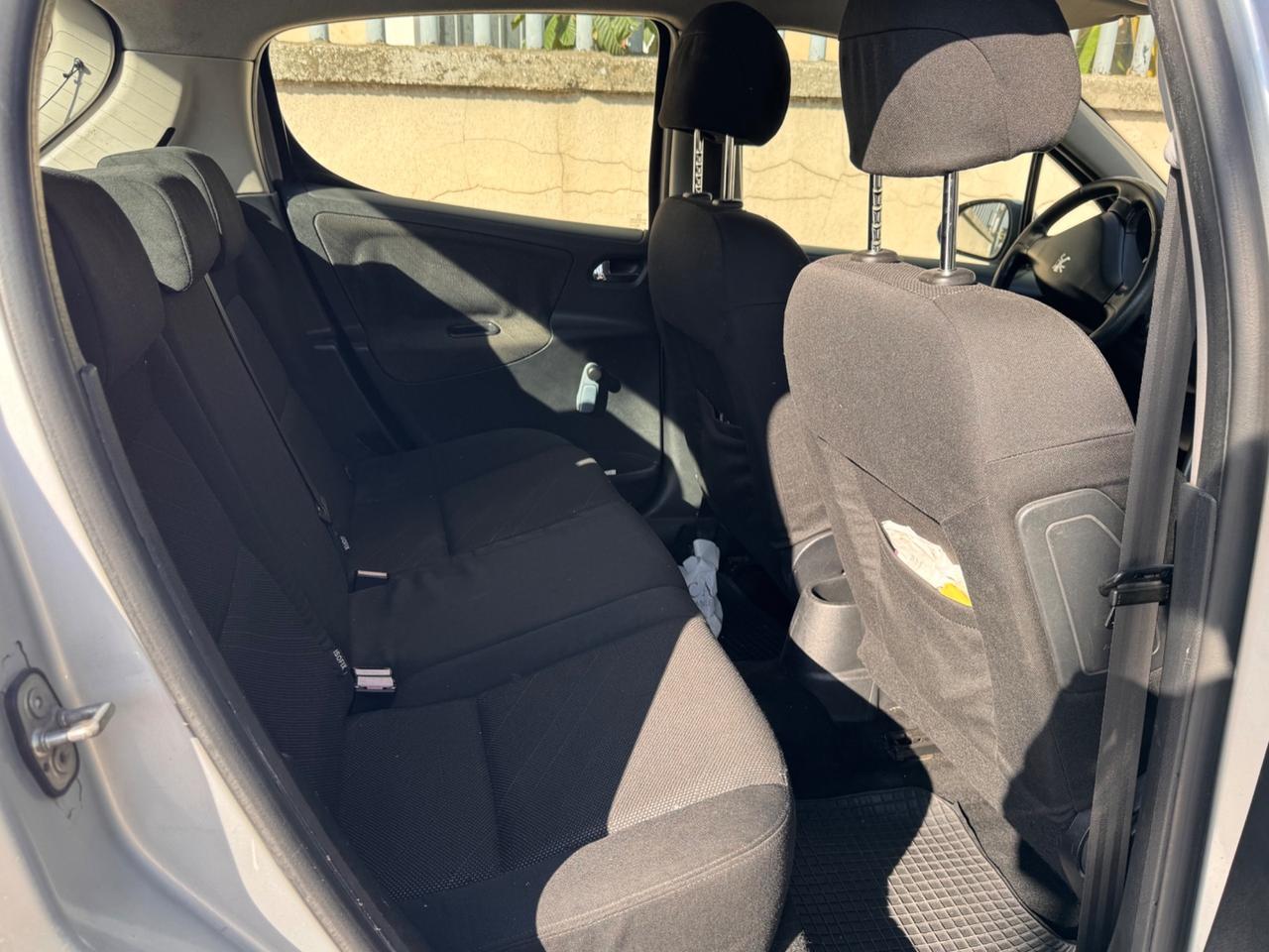 Peugeot 207 1.6 HDi 110CV 5p. Féline