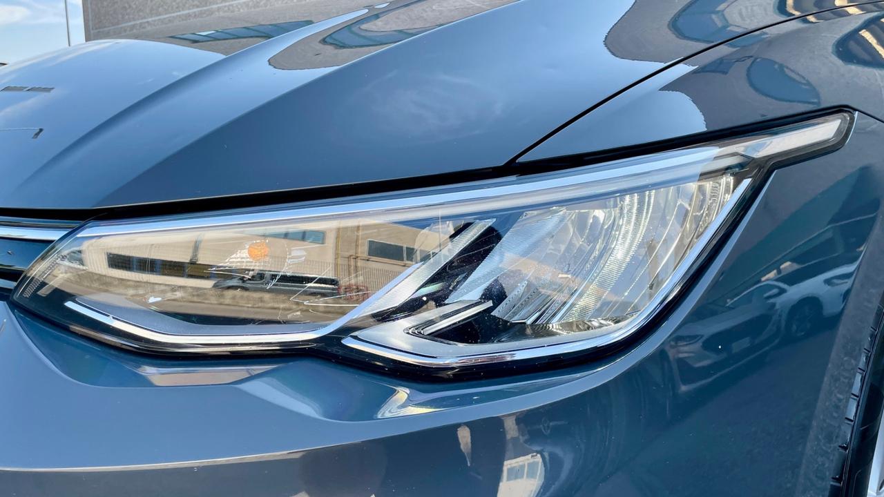 VOLKSWAGEN GOLF VARIANT 2.0 TDI SCR STYLE - FULL LED, NEOPATENTATI