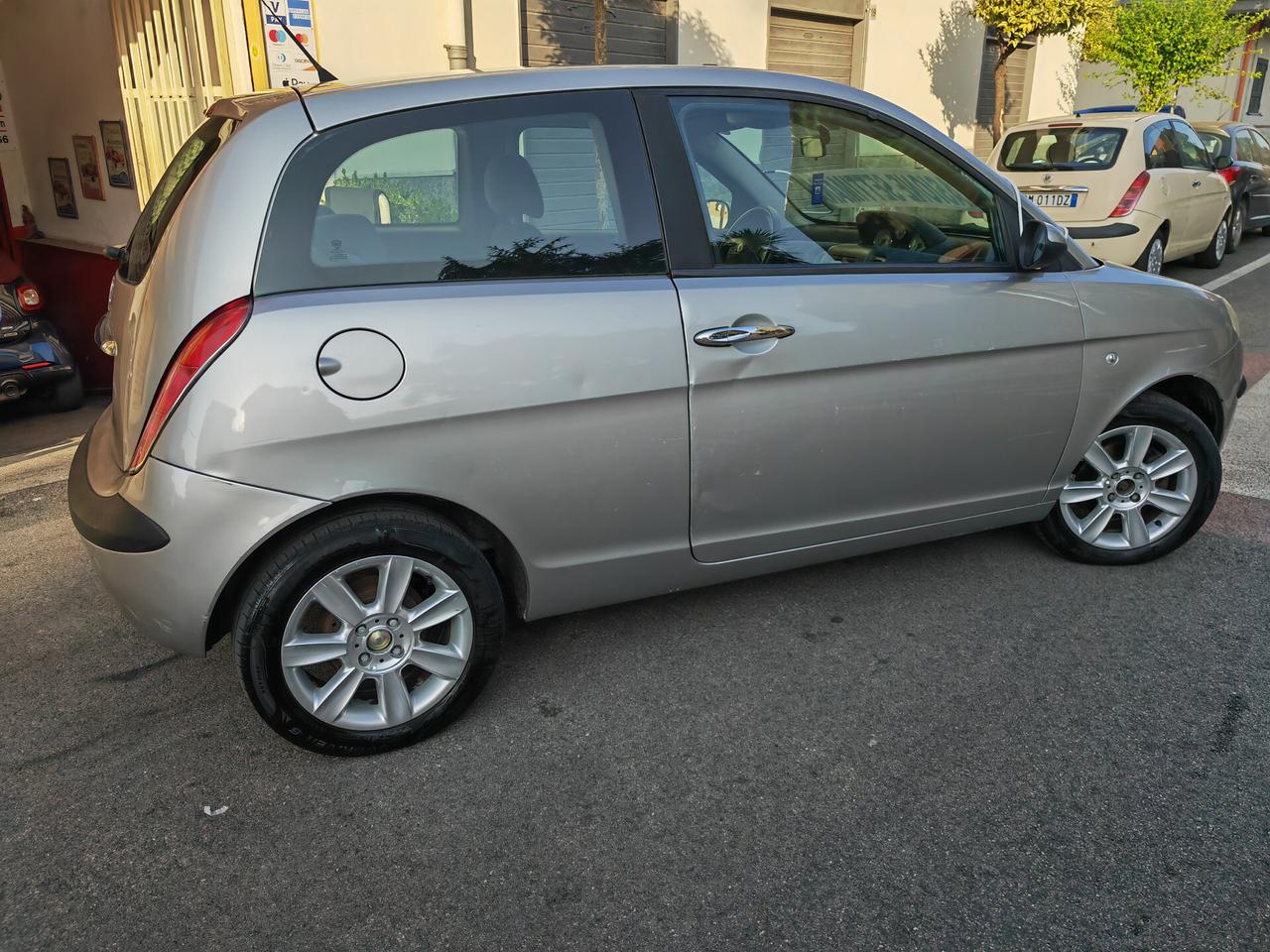 LANCIA YPSILON 1.2 BENZINA CV60 KW44 ORO