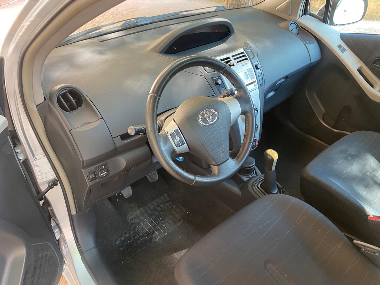 Toyota Yaris 1.0 5 porte