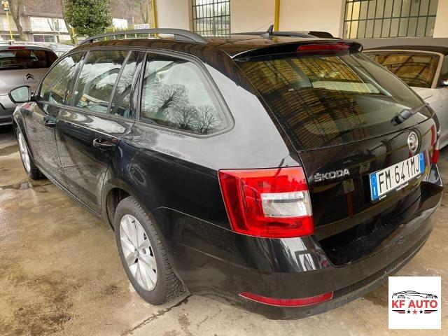 SKODA - Octavia Station Wagon Wagon 2.0 tdi Executive 150cv dsg