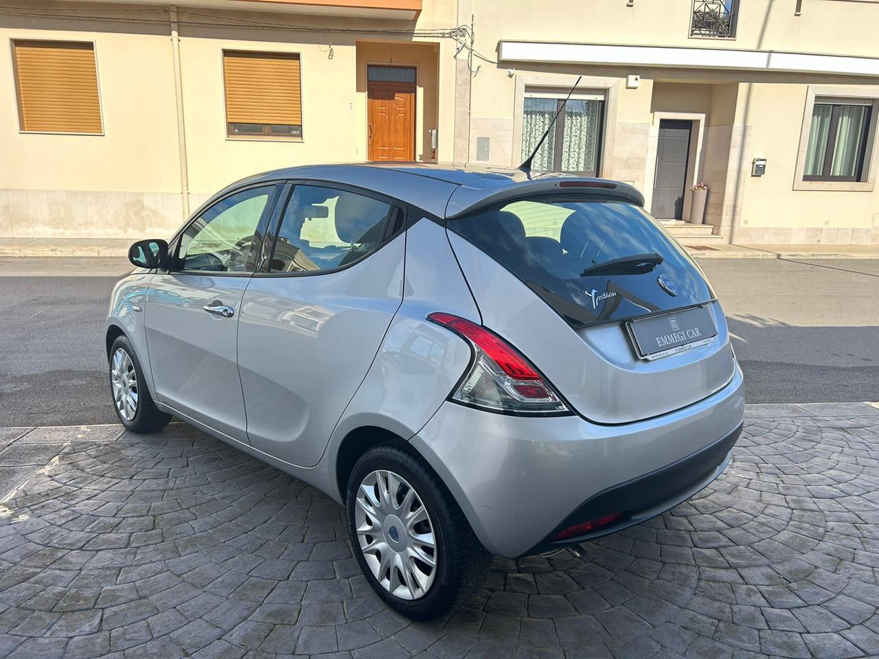 Lancia Ypsilon 1.2 51 Kw 5P - 2011